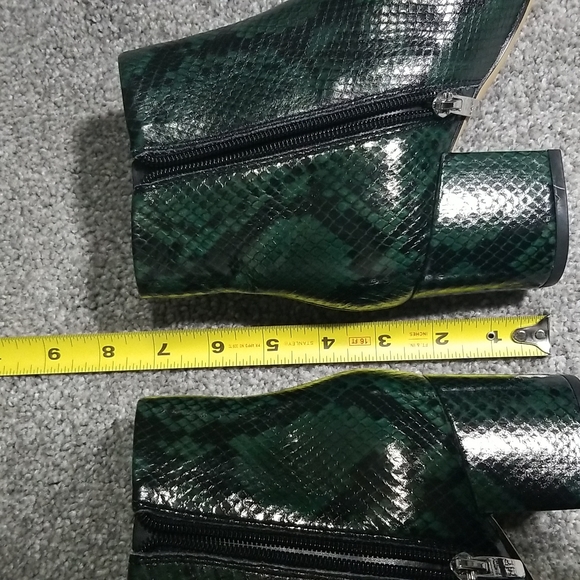 Marc Fisher Jelly Booties In Black/Green Snake 6M - Picture 4 of 10